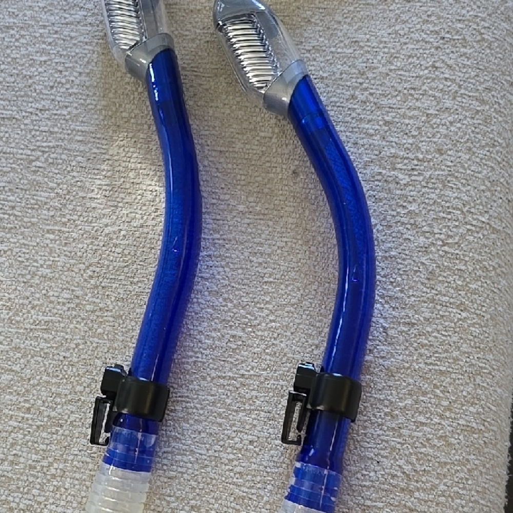 Cressi Adult Diving Dry Snorkel with Splash Guard and Top Valve - Supernova Dry: